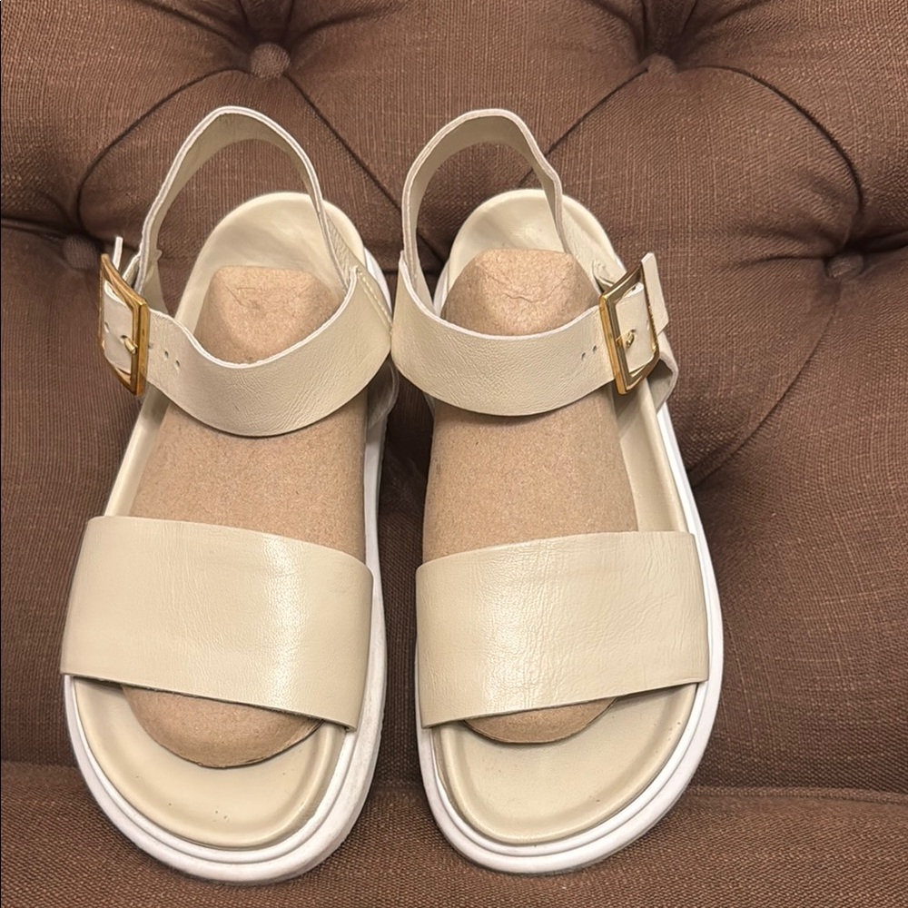Russell&Bromley Elegant Cream Sandals with Gold Buckle size 39